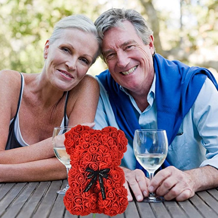 Ursulet din trandafiri rosii artificiali, decorat manual, cutie transparenta, 25X17X17 cm