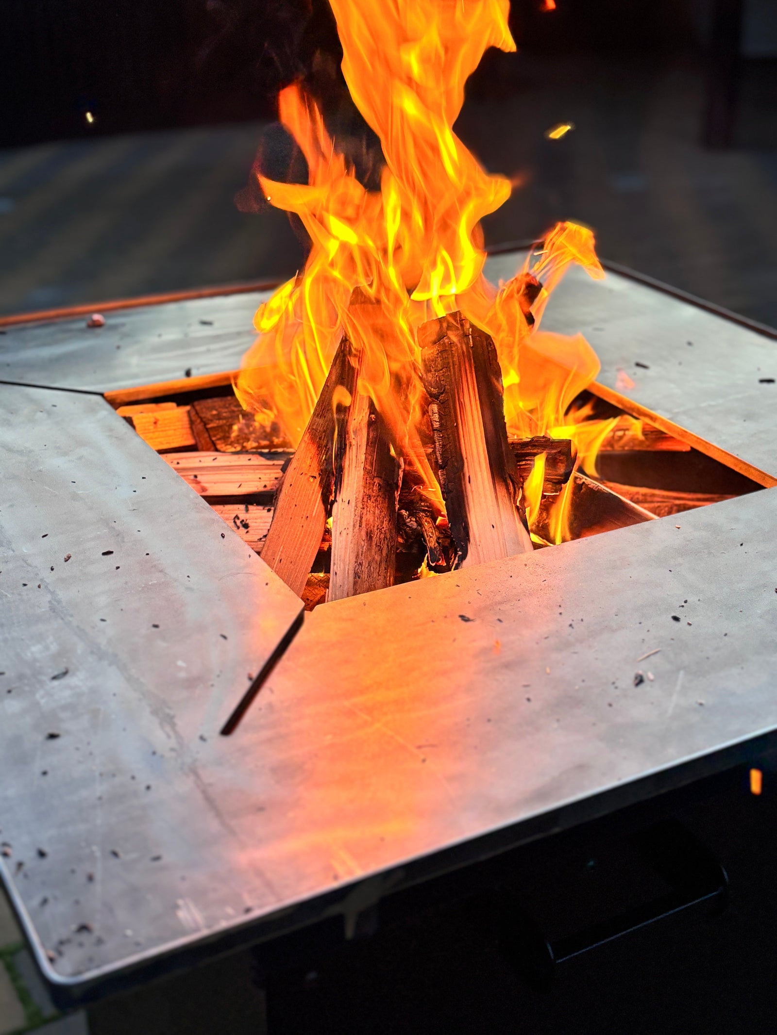 Gratar de  gradina  75x75 cm fire pit cu Plita 6, 8 sau 10 mm Otel dur - BUZ.RO