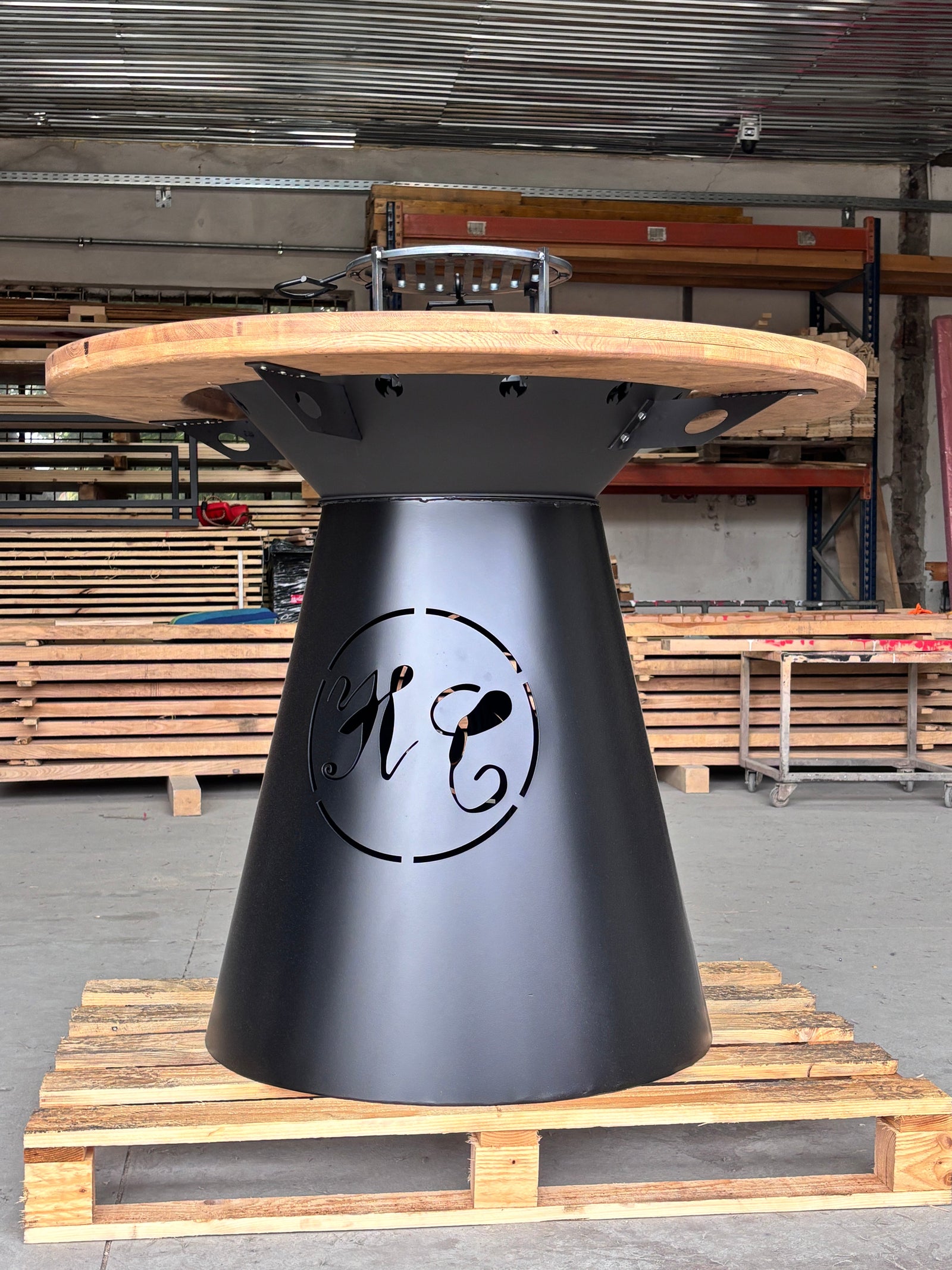 Gratar de  gradina VIP fire pit cu Blat din lemn si  Plita 10 mm - BUZ.RO
