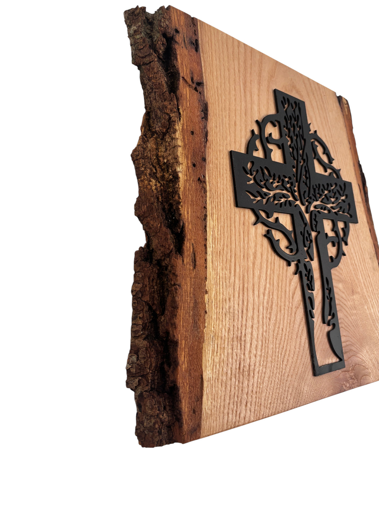Icoana perete Cruce de perete decoratiune din metal negru pe lemn de frasin cu coarjă – decor unic, lucrat manual 30x28 cm
