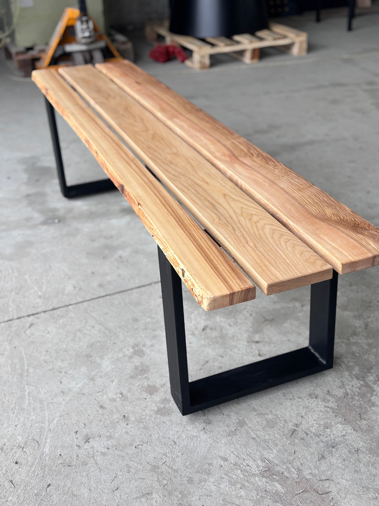 Set Mobilier Gradina sau terasa, picnic, Masa cu Banca Lemn Masiv 1.8m x 68cm , Gradina cu Banca 1.8m x 39 cm si Picioare din metal