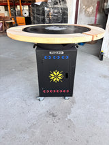 Gratar Gradina  Rotund   plita 10 mm Fire Pit 73 cm din fier  pe lemne, pentru terasa  LEMN Blat Tei SI MOTIVE TRADITIONALE