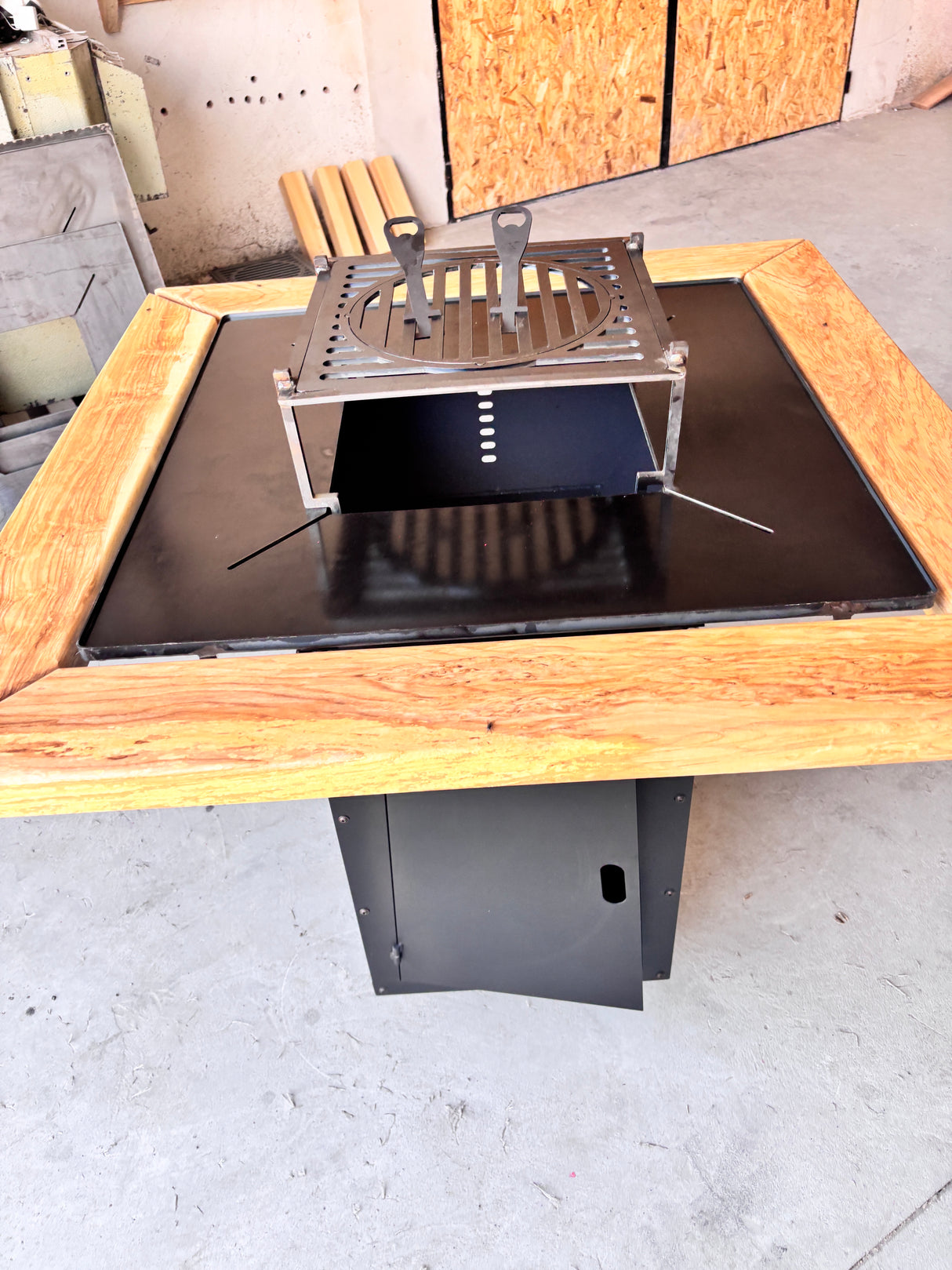 Gratar de  gradina  75x75 cm fire pit cu Plita 6, 8 sau 10 mm Otel dur