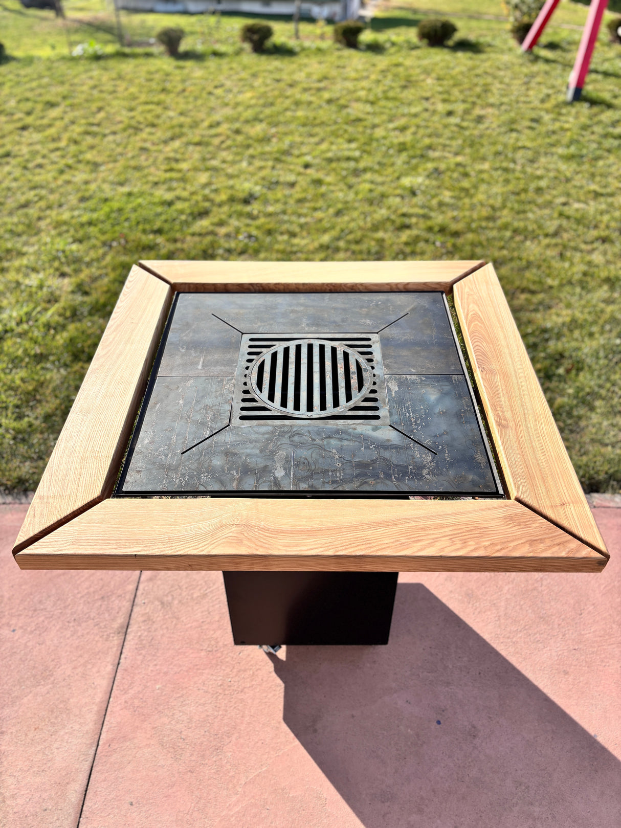 Gratar de gradina Demontabil, 5 in 1 ,fire pit cu Plita 10 mm Otel  72x 72 cm ,Cu Blat din Lemn,Suport Ceaun/Disc ,Gratar de curte