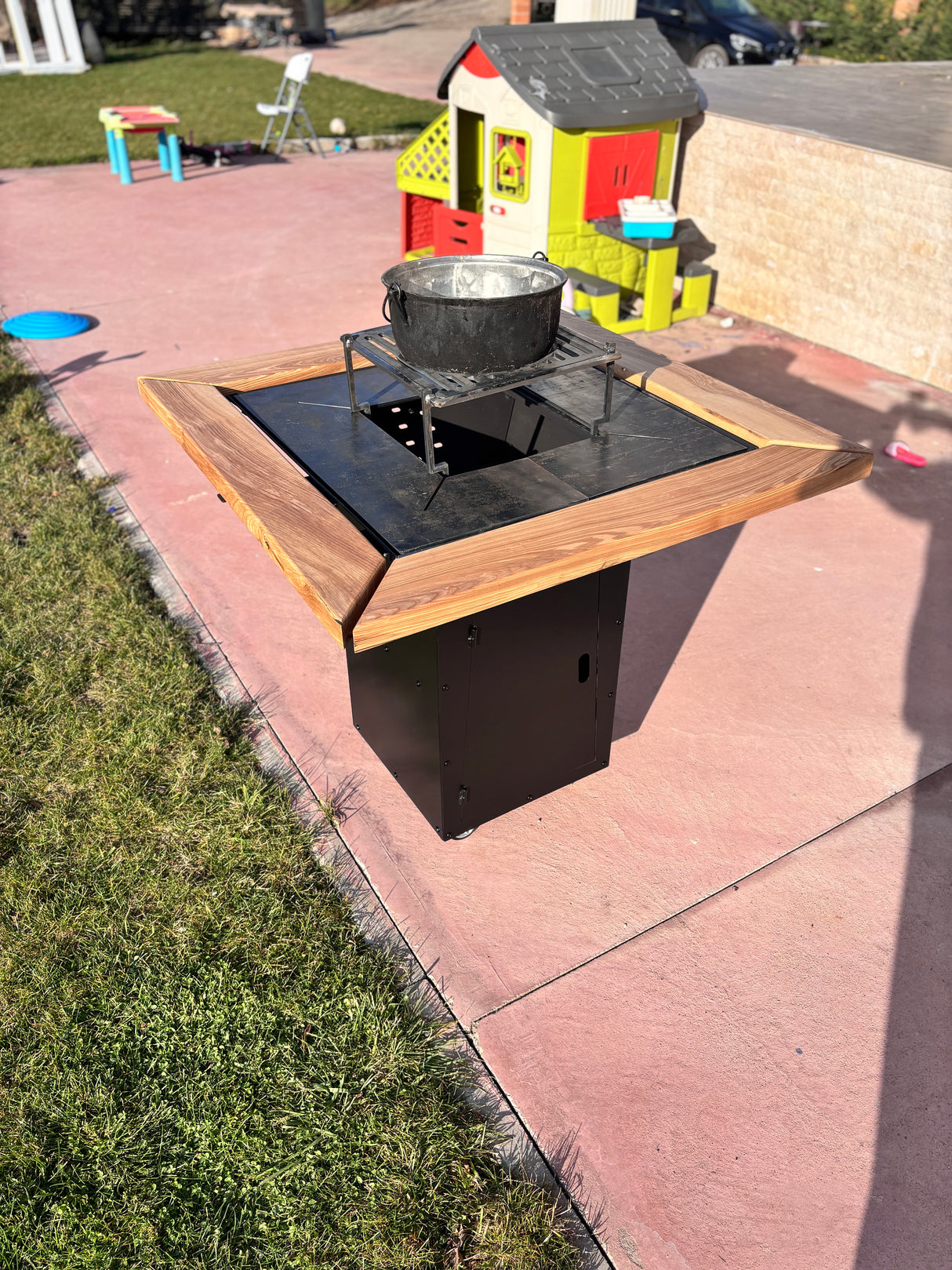 Gratar de gradina Demontabil, 5 in 1 ,fire pit cu Plita 10 mm Otel  72x 72 cm ,Cu Blat din Lemn,Suport Ceaun/Disc ,Gratar de curte