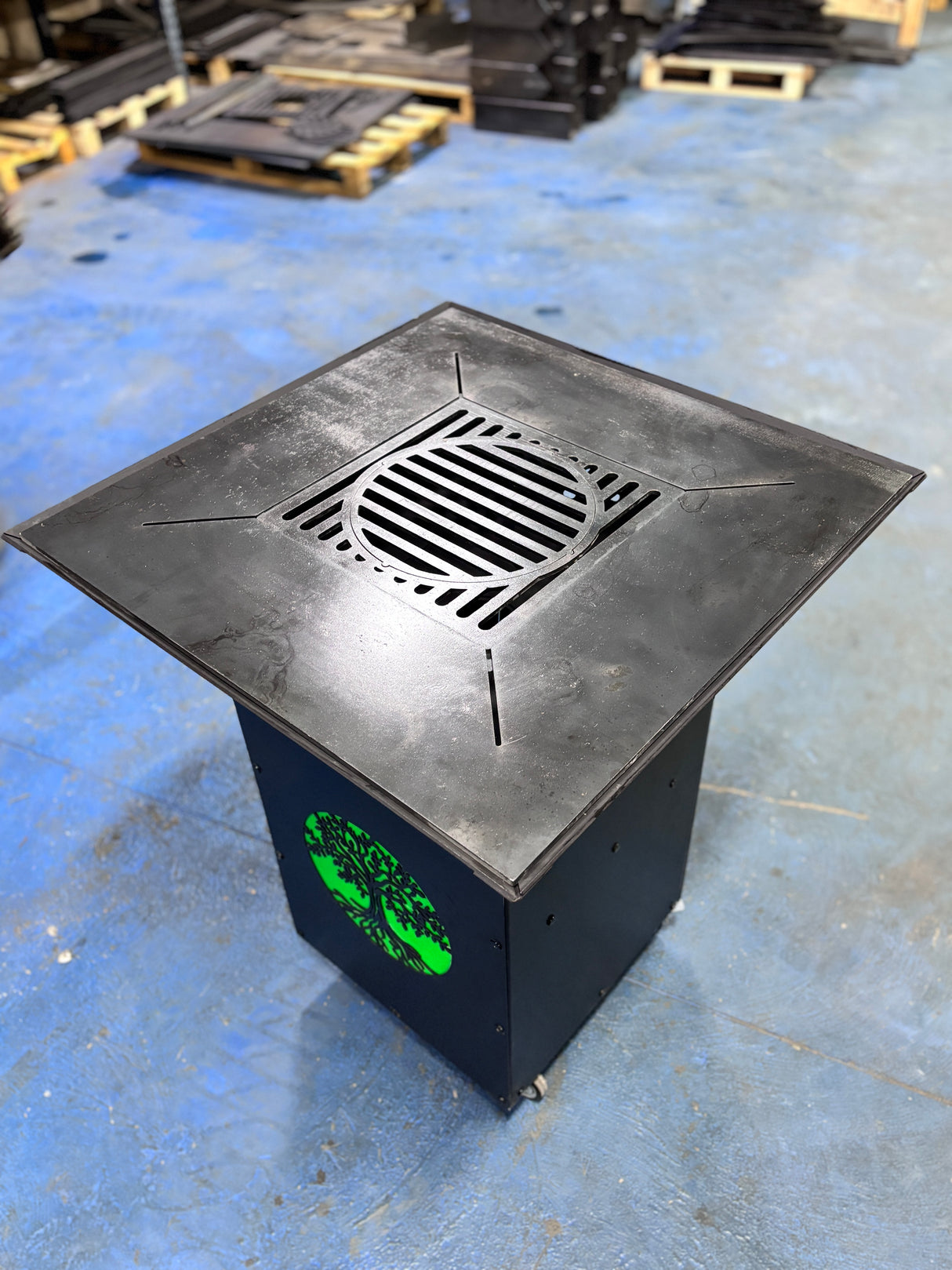 Gratar de gradina, 5 in 1 ,fire pit cu Plita 10 mm Otel , Suport Ceaun/Disc , Gratar de curte , Personalizabil , Copacul Vietii