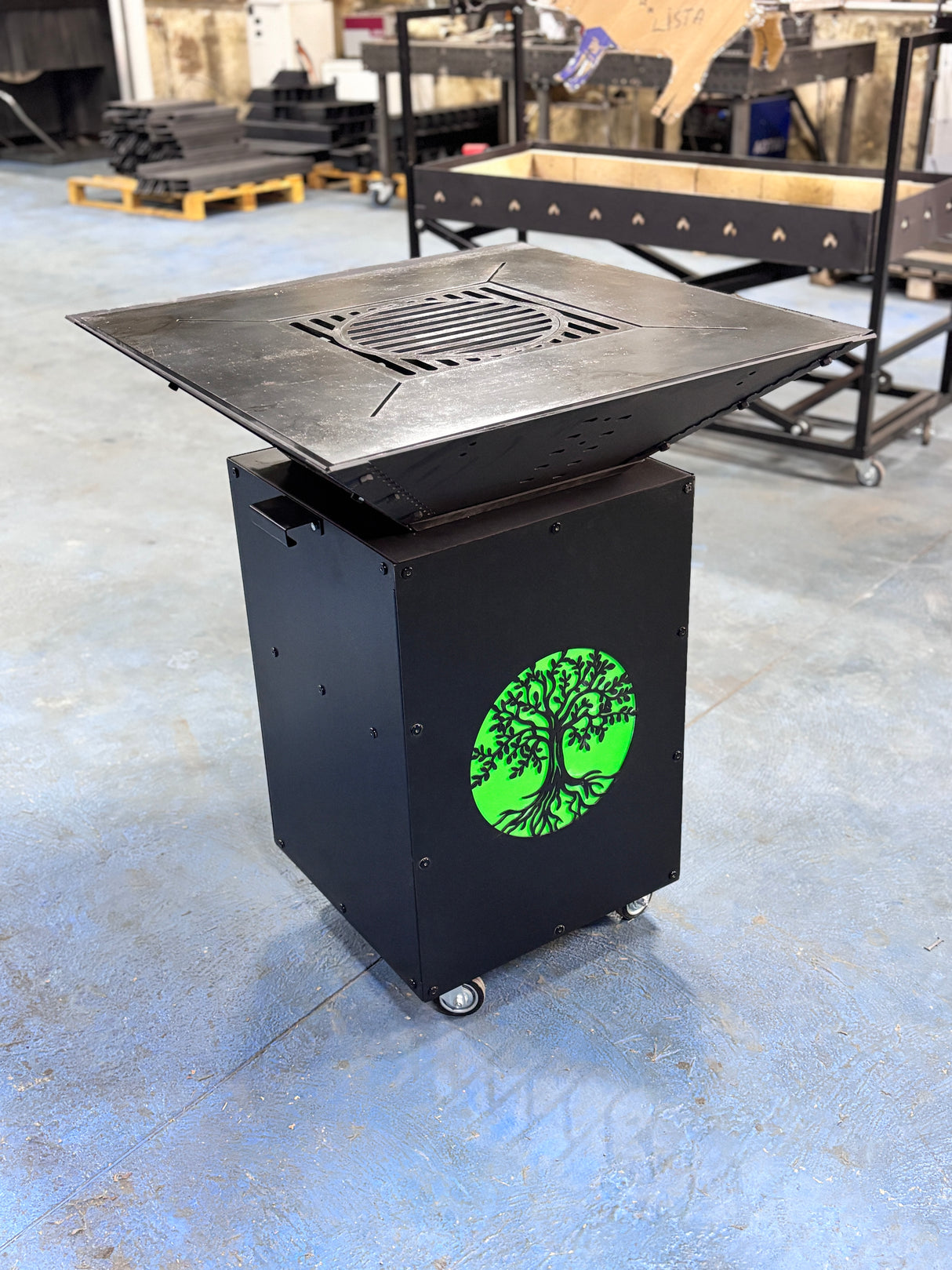 Gratar de gradina, 5 in 1 ,fire pit cu Plita 10 mm Otel , Suport Ceaun/Disc , Gratar de curte , Personalizabil , Copacul Vietii