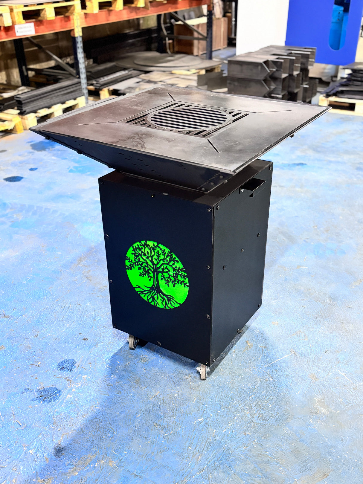 Gratar de gradina, 5 in 1 ,fire pit cu Plita 10 mm Otel , Suport Ceaun/Disc , Gratar de curte , Personalizabil , Copacul Vietii