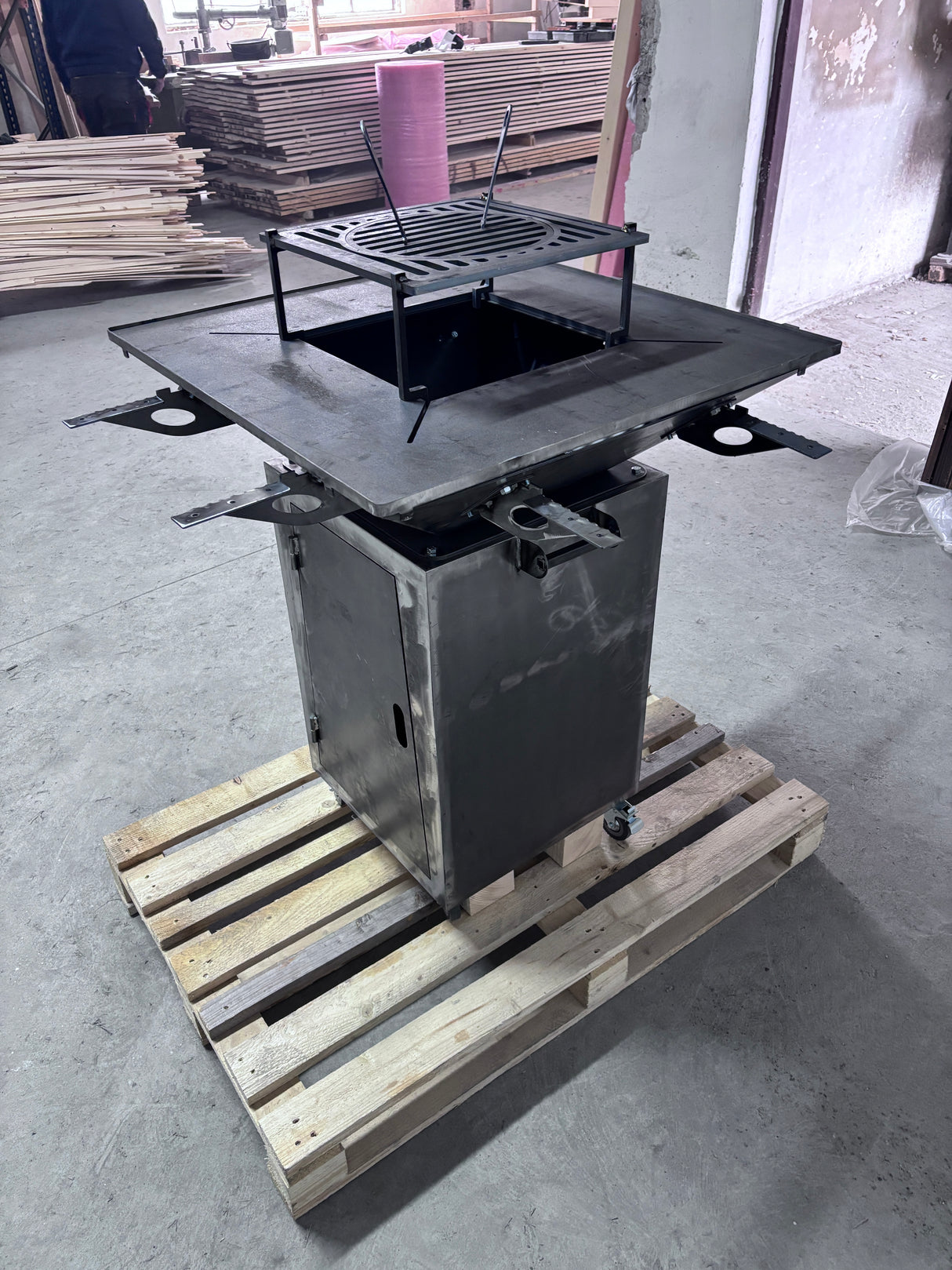 FirePit, Gratar cu plita 75x 75 cm din otel, 10 mm, pentru gradina sau terasa  + blat de lemn