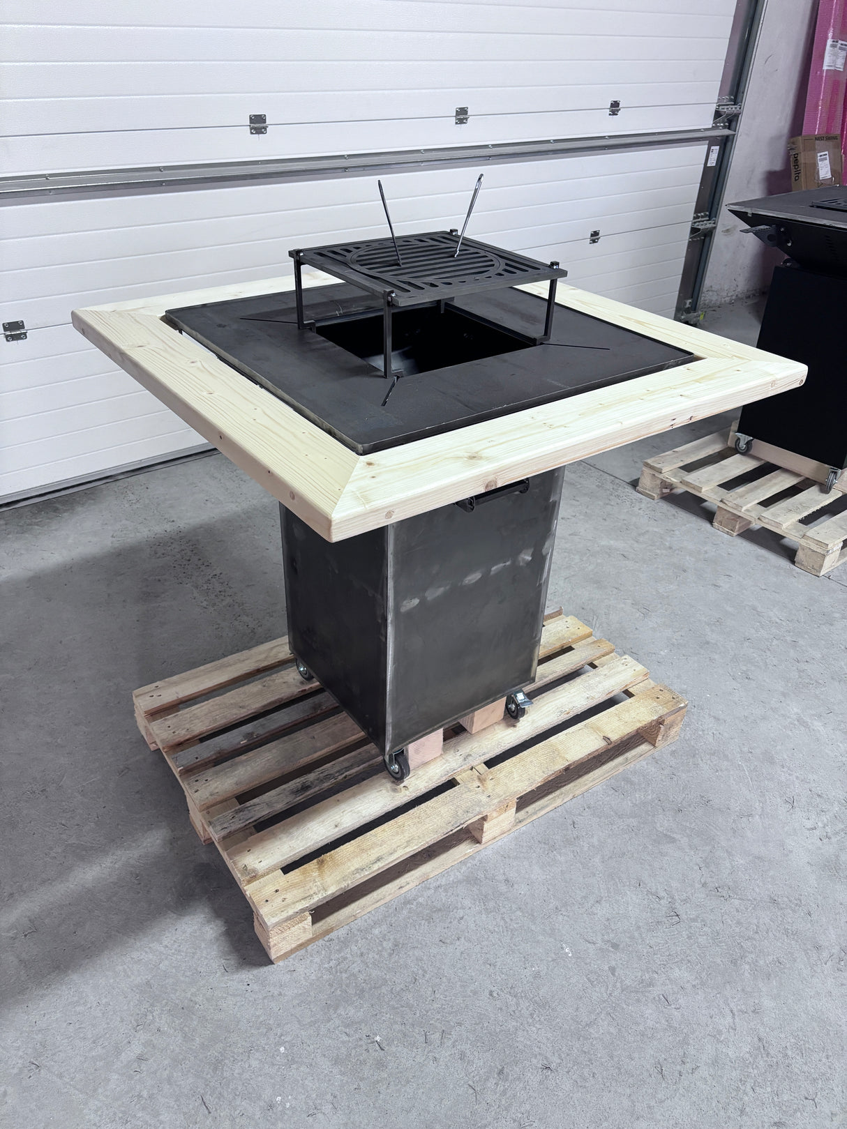 FirePit, Gratar cu plita 75x 75 cm din otel, 10 mm, pentru gradina sau terasa  + blat de lemn