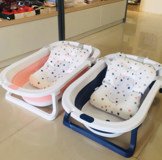 Cadita de baie pliabila cu perna detasabila, termometru si casca protectie urechi , reglabila 0-36 luni