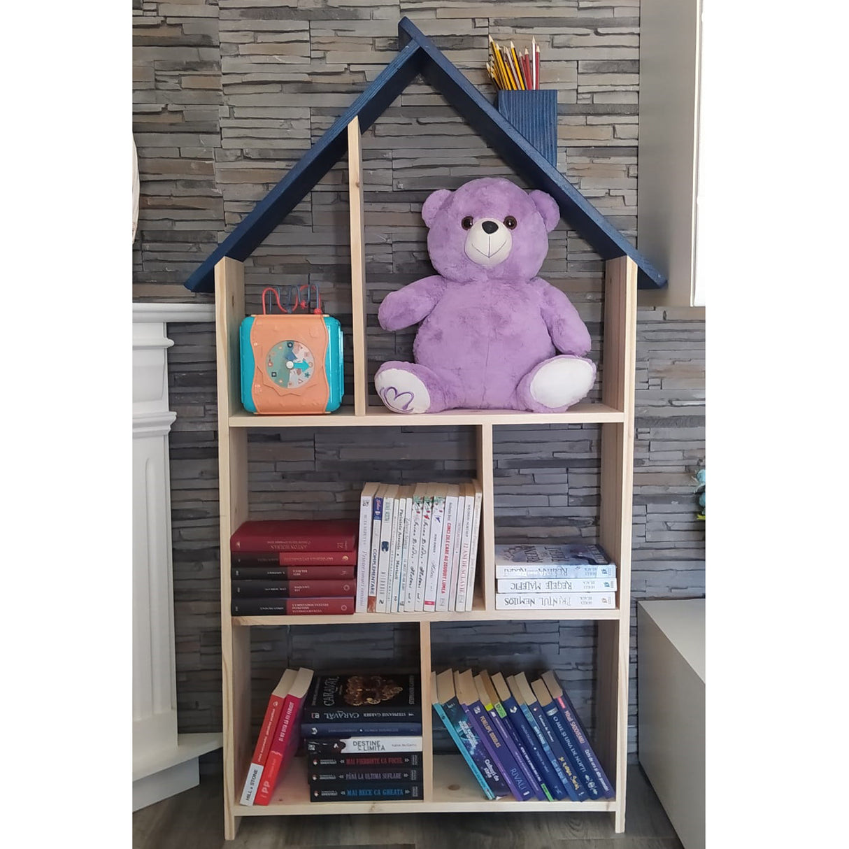 Biblioteca tip casuta din lemn cu organizator in 3 etaje si suport pentru creioane, 138x70x18 cm, albastru, buz
