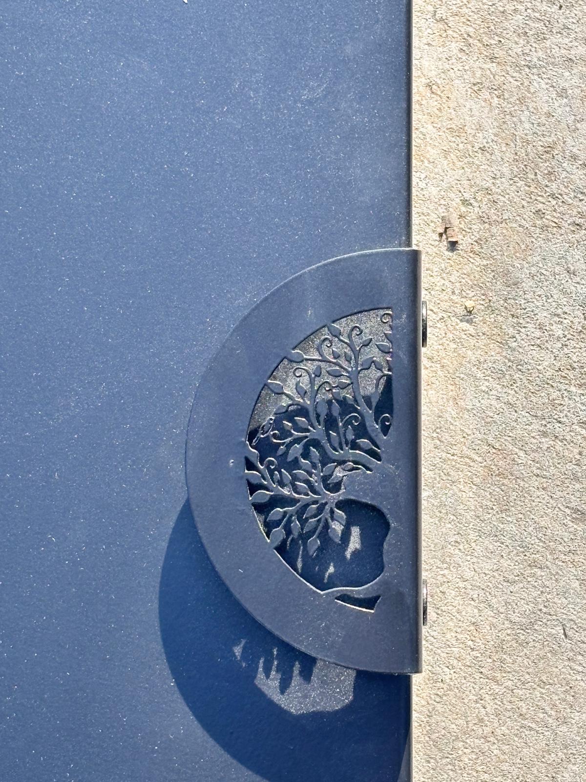 Capac Metalic pentru Gratar sau Focar – Rotund sau Patrat, Negru Mat | Protecție Premium pentru Fire Pit Exterior - BUZ.RO