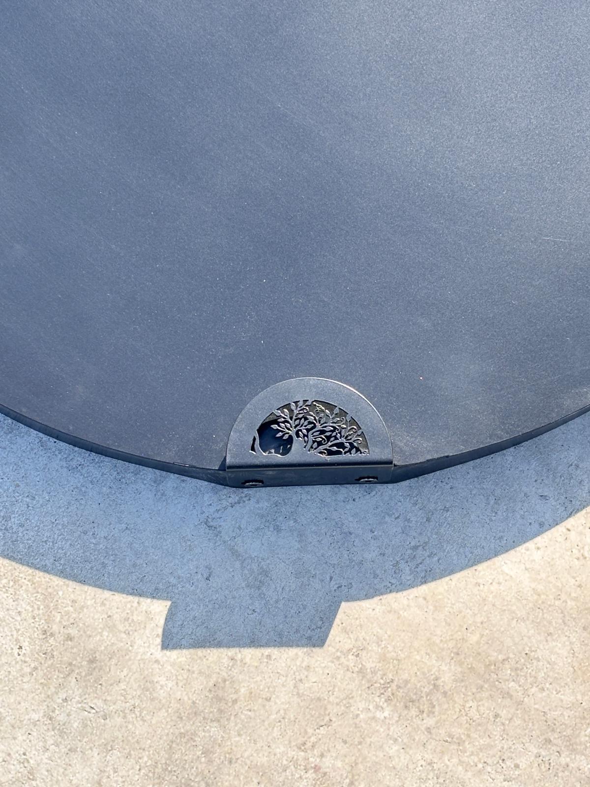 Capac Metalic pentru Gratar sau Focar – Rotund sau Patrat, Negru Mat | Protecție Premium pentru Fire Pit Exterior - BUZ.RO