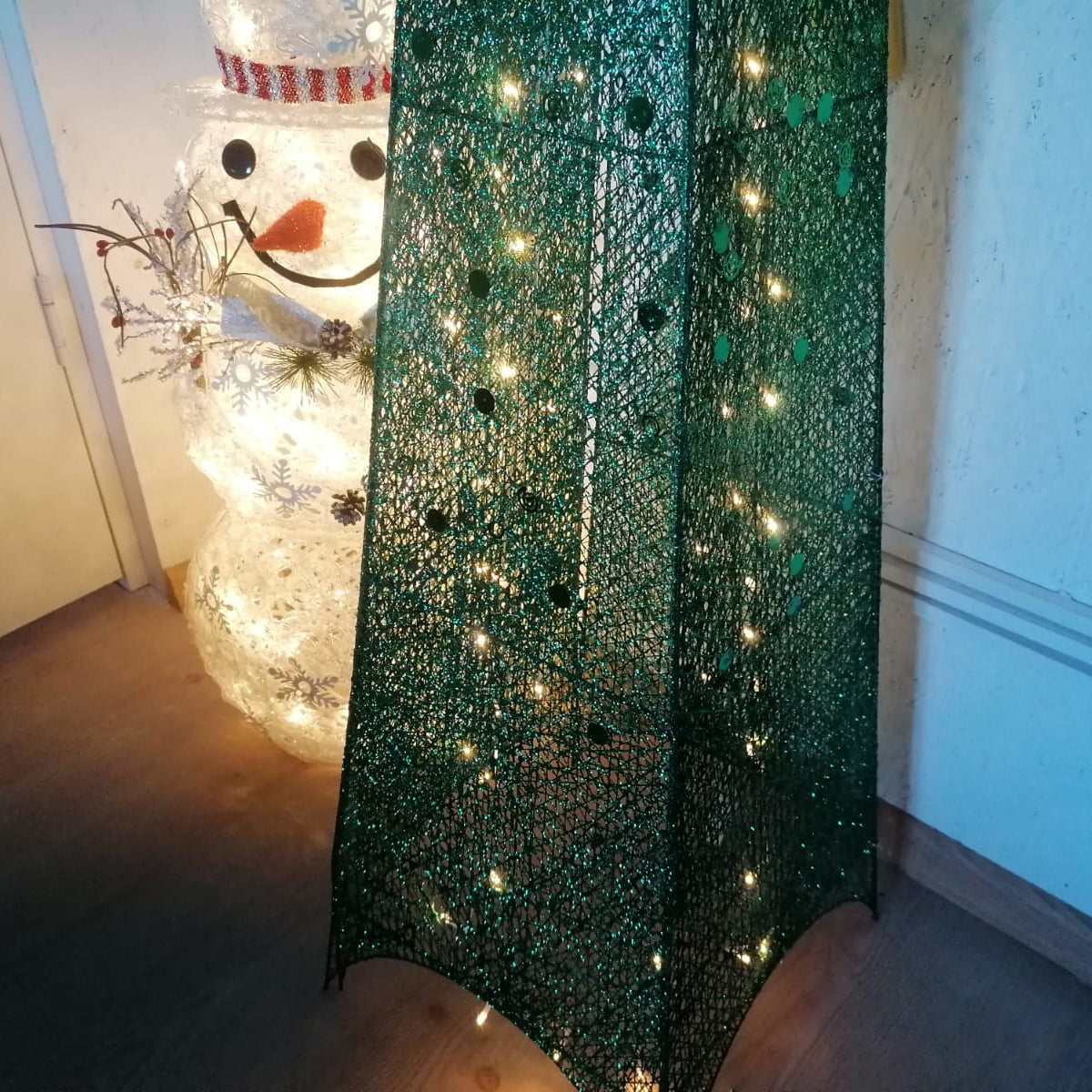 Decoratiune pentru Craciun, brad verde, luminos, cu stea in varf, instalatie LED, 182 cm