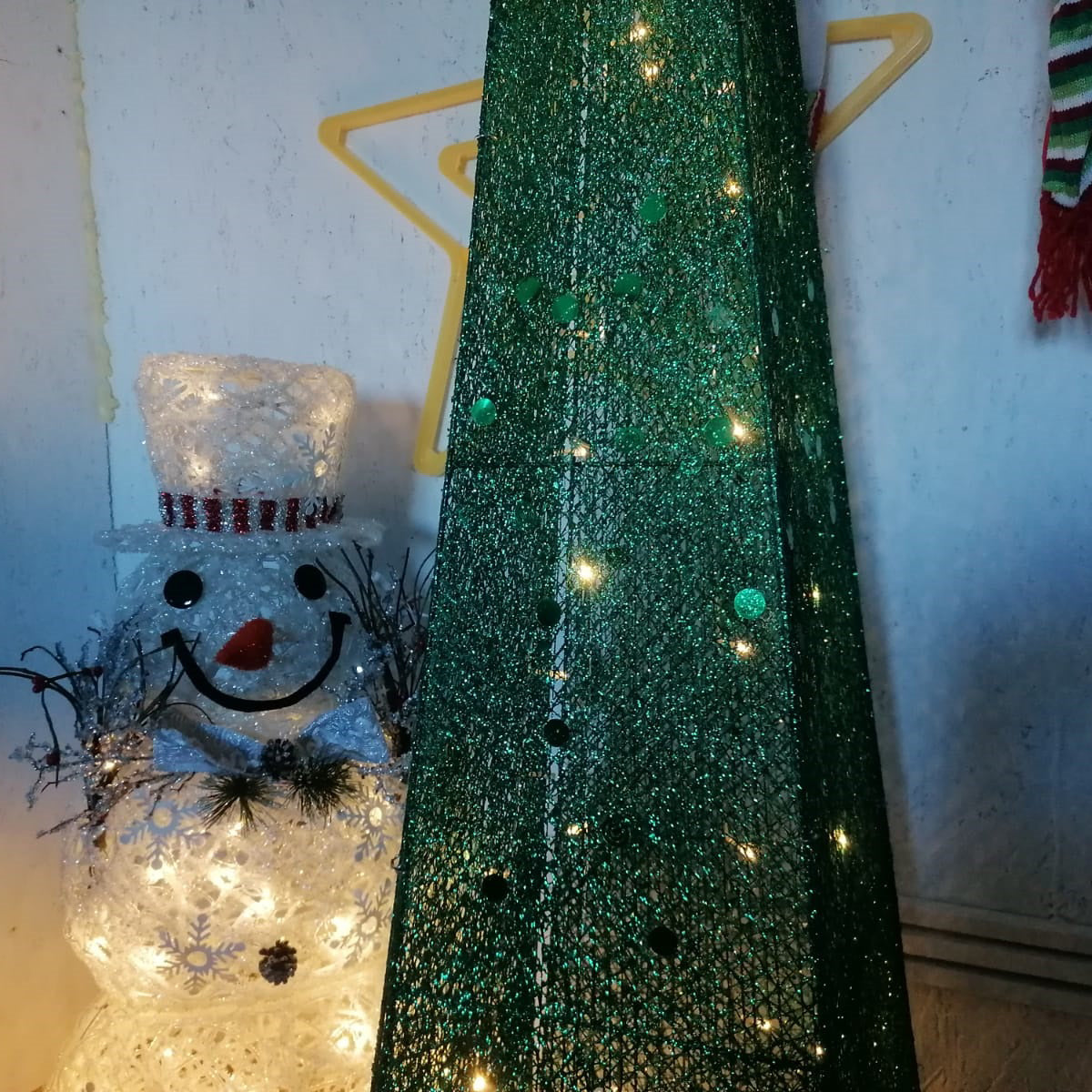 Decoratiune pentru Craciun, brad verde, luminos, cu stea in varf, instalatie LED, 182 cm