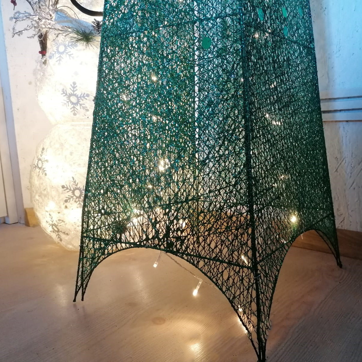 Decoratiune pentru Craciun, brad verde, luminos, cu stea in varf, instalatie LED, 182 cm