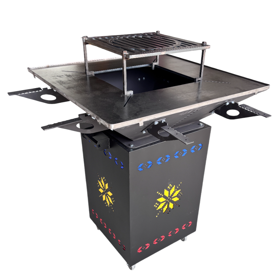 Fire Pit, Gratar cu plita 75x75 cm din otel 10 mm pe lemne, pentru gradina sau terasa  CU BLAT DE LEMN SI MOTIVE TRADITIONALE
