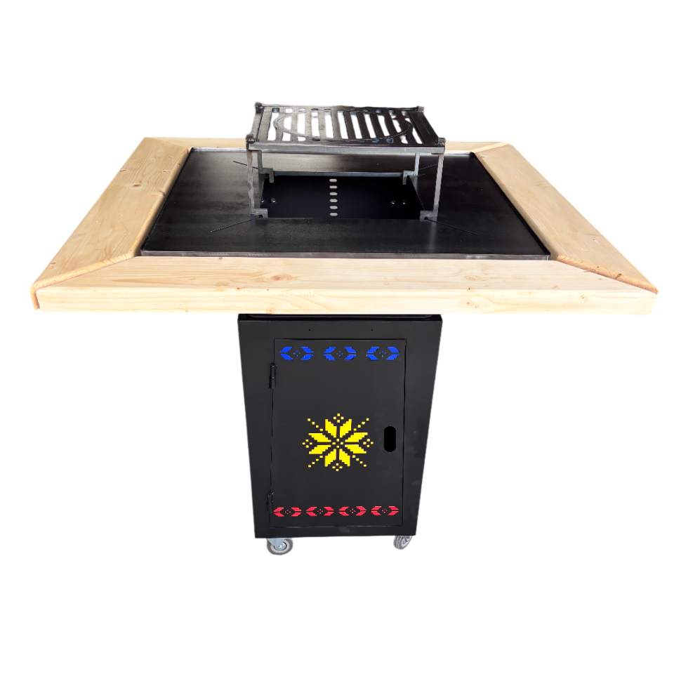 Fire Pit, Gratar cu plita 75x75 cm din otel 10 mm pe lemne, pentru gradina sau terasa  CU BLAT DE LEMN SI MOTIVE TRADITIONALE