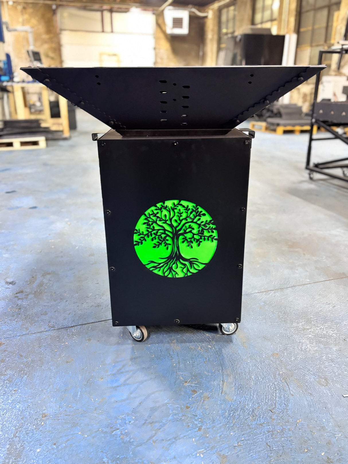 Gratar de gradina, 5 in 1 ,fire pit cu Plita 10 mm Otel , Suport Ceaun/Disc , Gratar de curte , Personalizabil , Copacul Vietii - BUZ.RO