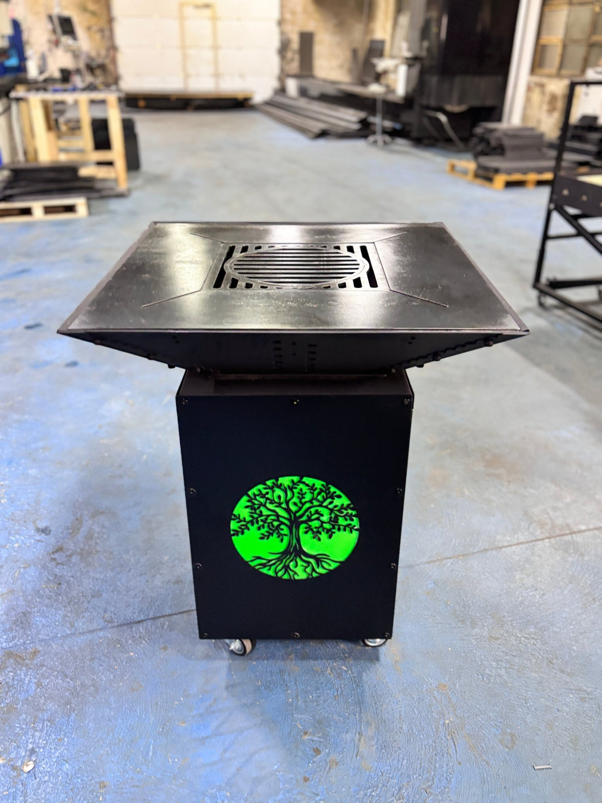 Gratar de gradina, 5 in 1 ,fire pit cu Plita 10 mm Otel , Suport Ceaun/Disc , Gratar de curte , Personalizabil , Copacul Vietii - BUZ.RO