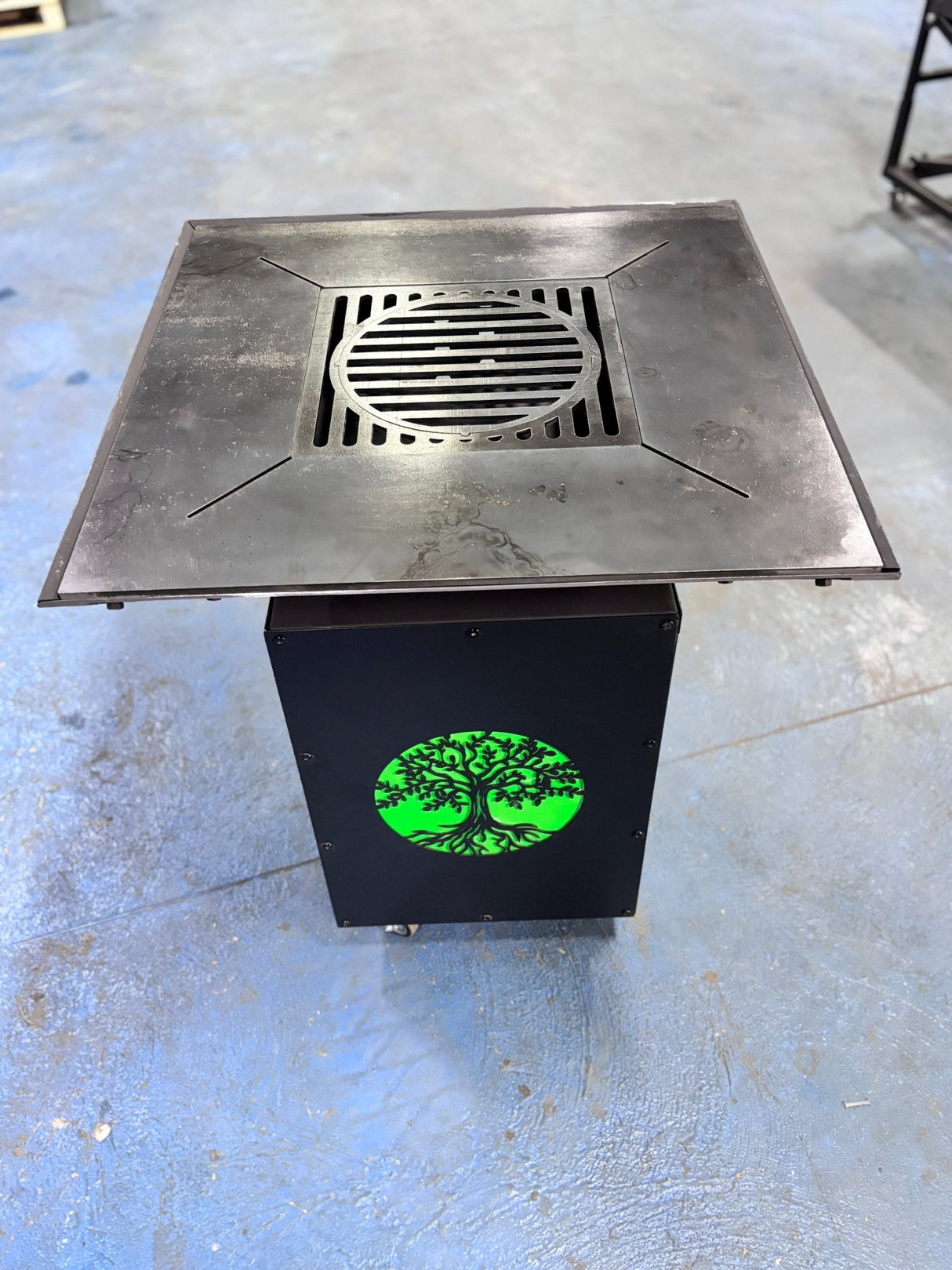 Gratar de gradina, 5 in 1 ,fire pit cu Plita 10 mm Otel , Suport Ceaun/Disc , Gratar de curte , Personalizabil , Copacul Vietii - BUZ.RO