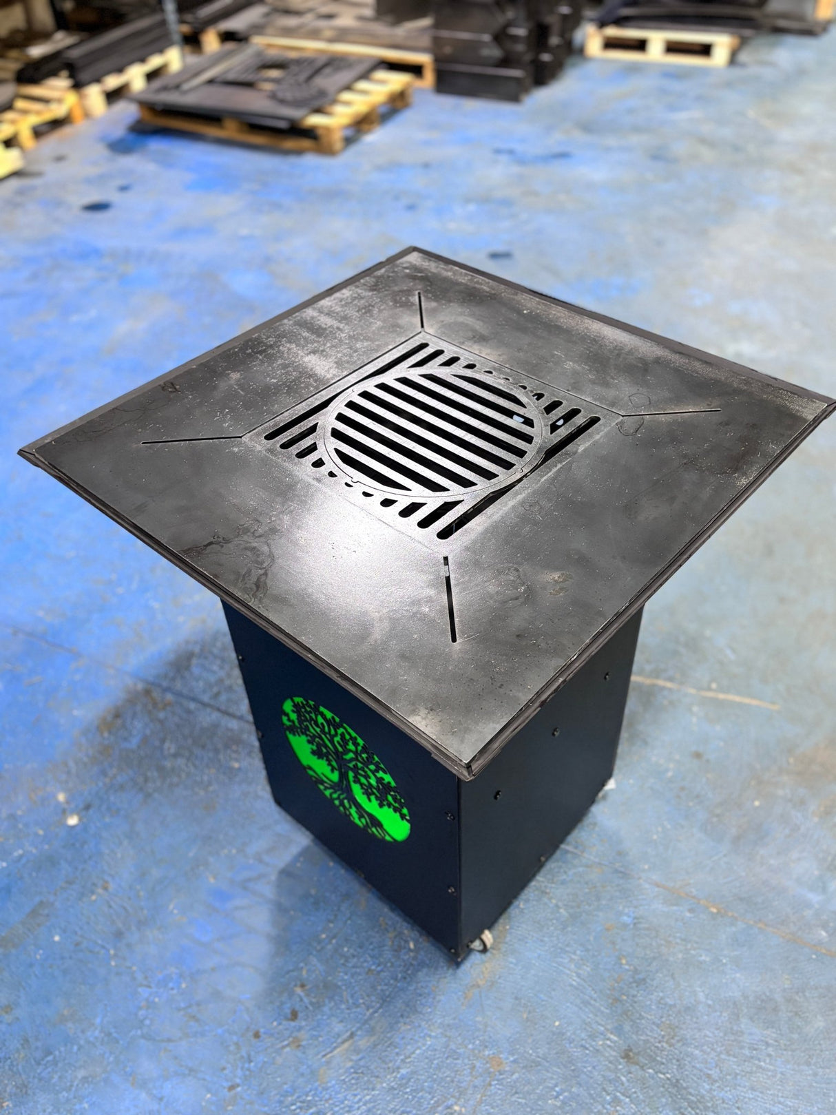 Gratar de gradina, 5 in 1 ,fire pit cu Plita 10 mm Otel , Suport Ceaun/Disc , Gratar de curte , Personalizabil , Copacul Vietii - BUZ.RO