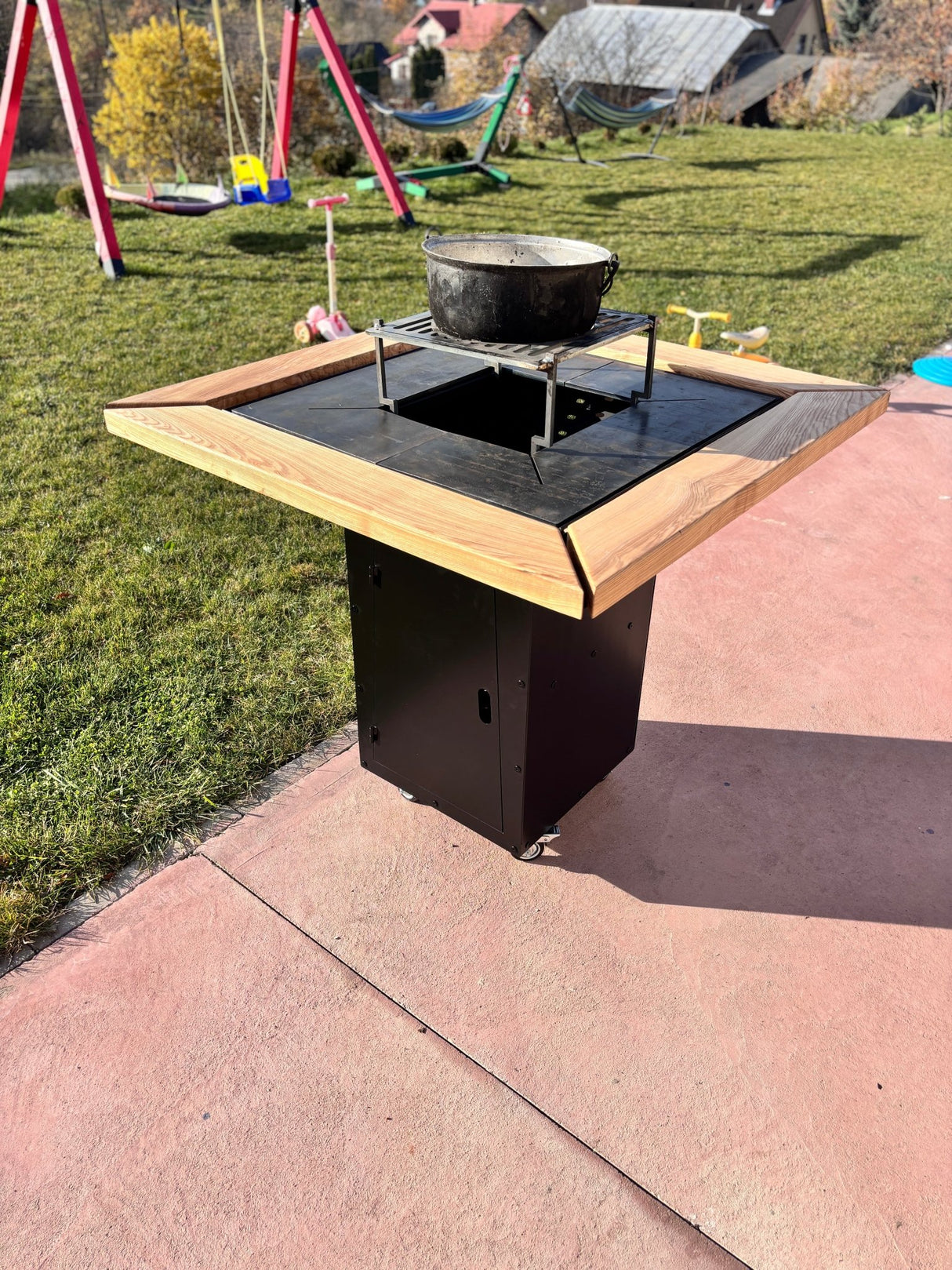 Gratar de gradina Demontabil, 5 in 1 ,fire pit cu Plita 10 mm Otel 72x 72 cm ,Cu Blat din Lemn,Suport Ceaun/Disc ,Gratar de curte - BUZ.RO