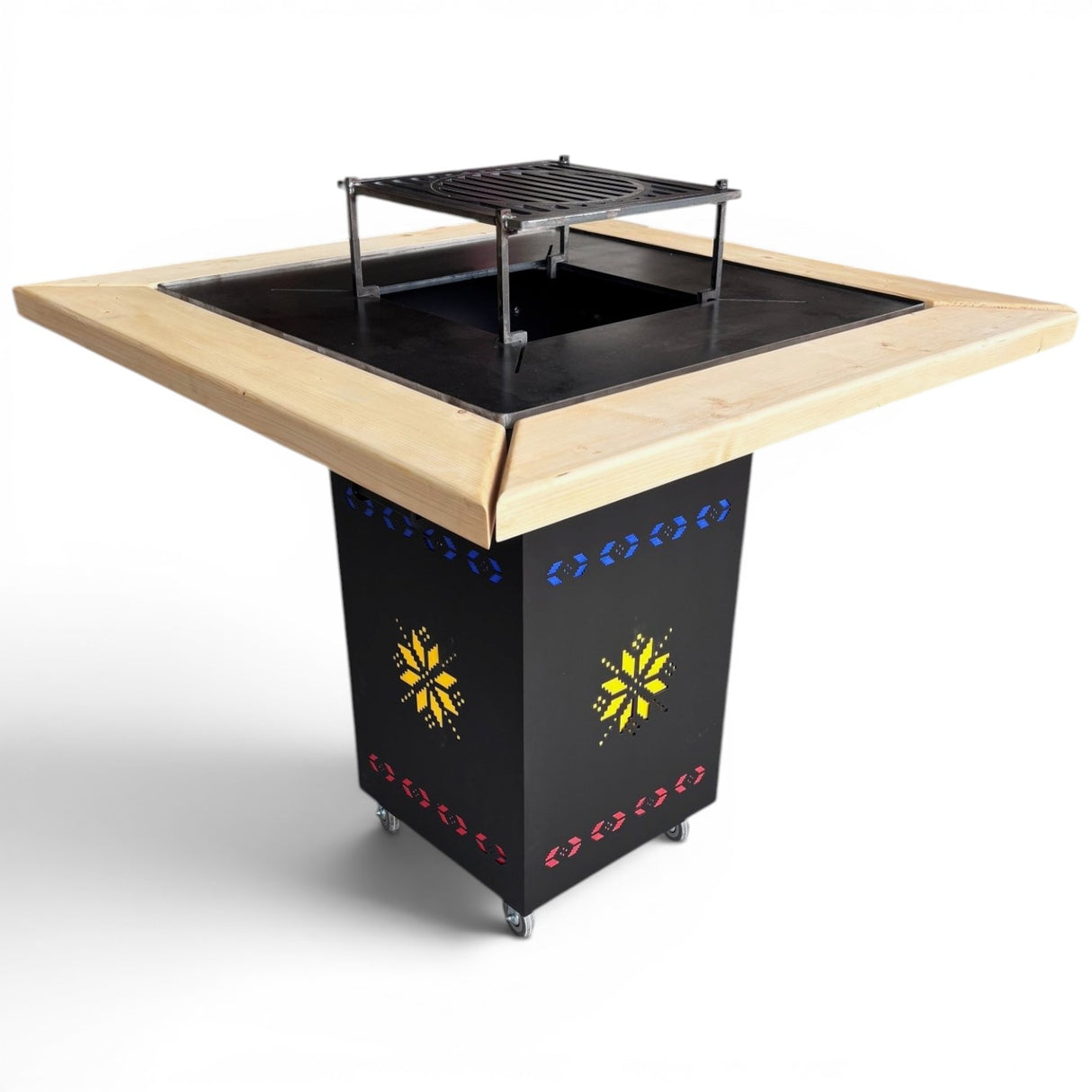 Gratar Gradina cu plita 10 mm Fire Pit 75x75 cm din fier  pe lemne, pentru terasa   CU BLAT DE LEMN SI MOTIVE TRADITIONALE