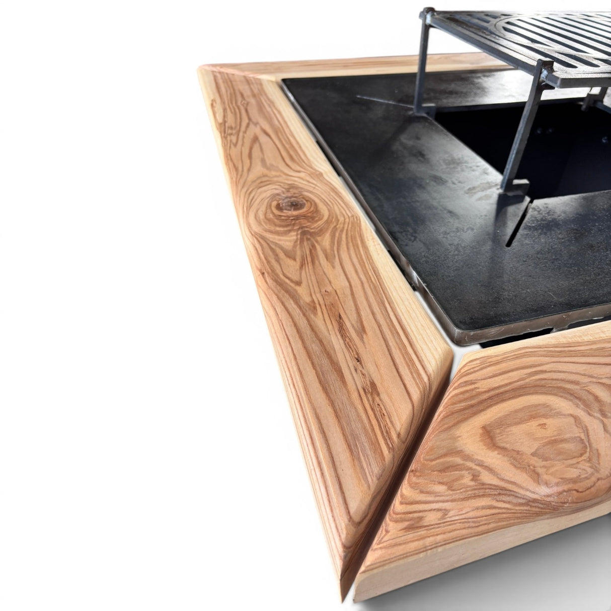 Gratar Gradina cu plita 10 mm Fire Pit 75x75 cm din fier  pe lemne, pentru terasa   CU BLAT DE LEMN SI MOTIVE TRADITIONALE
