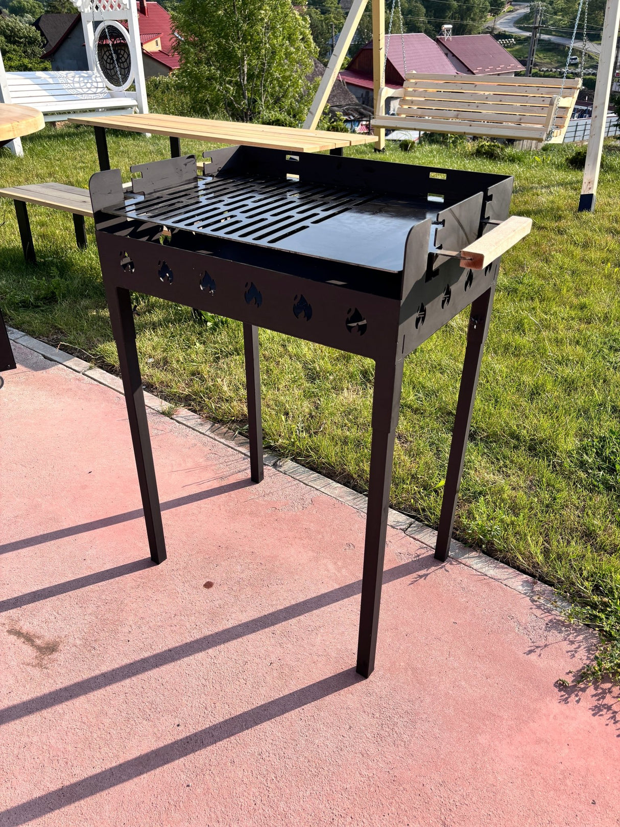 Gratar gradina portabil, cu masa polita lucru reglabil pe inaltime de gatire 65X45X95 CM - BUZ.RO