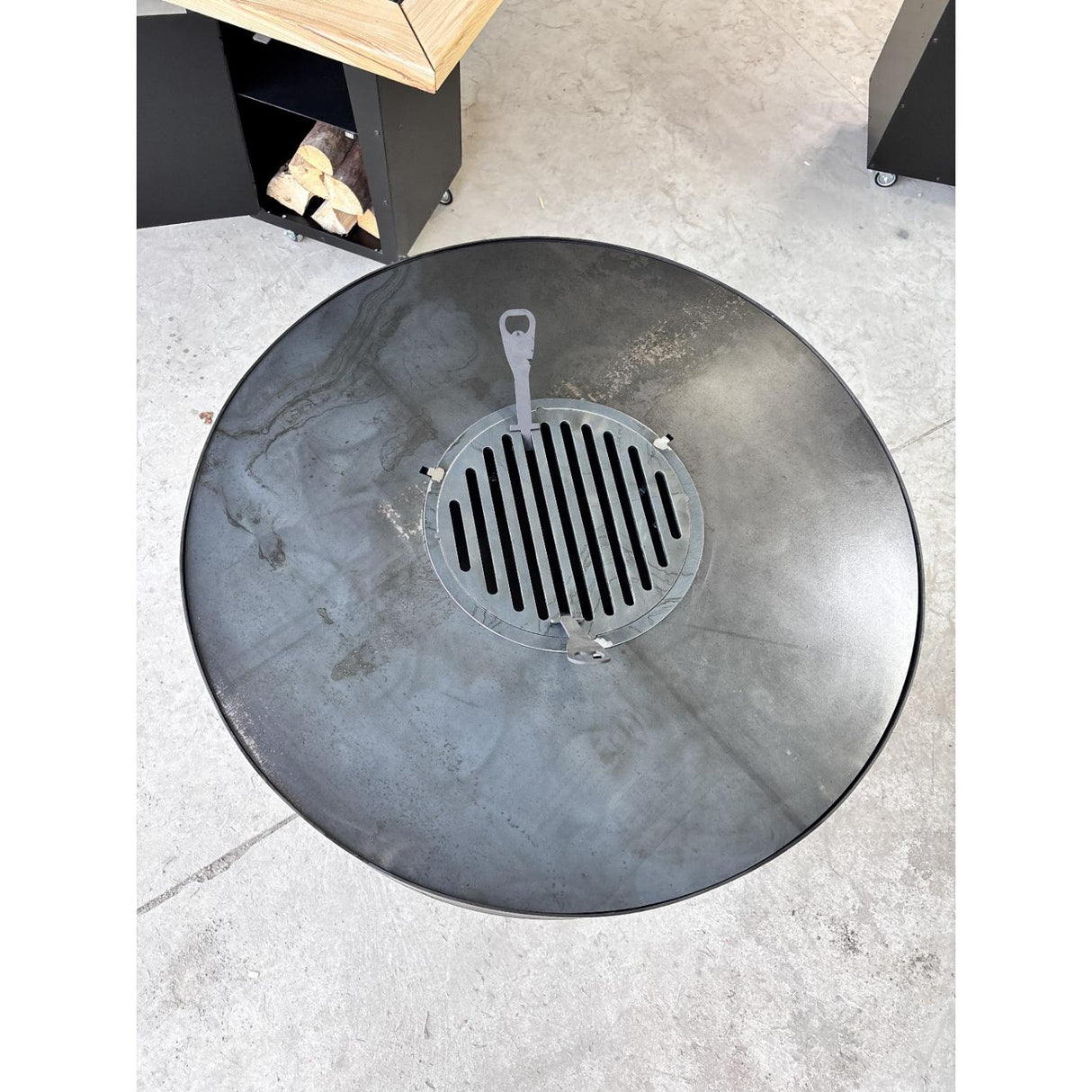 Gratar Gradina Rotund plita 10 mm Fire Pit 73 cm din fier pe lemne, pentru terasa, modelul floare - BUZ.RO