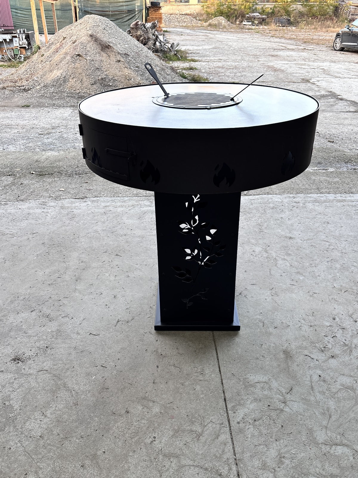 Gratar Gradina Rotund plita 10 mm Fire Pit 73 cm din fier pe lemne, pentru terasa, modelul floare - BUZ.RO