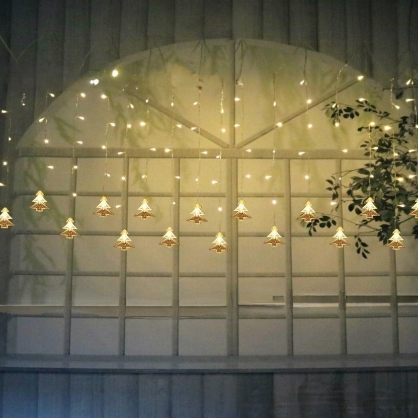 Instalatie pentru Craciun, perdea luminoasa, cu braduti, 3.5 metri, lumini LED, pentru interior, alb cald, buz