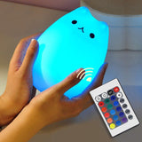 Lampa de veghe LED pisicuta jucausa multicolora din silicon moale, control prin telecomanda - BUZ.RO