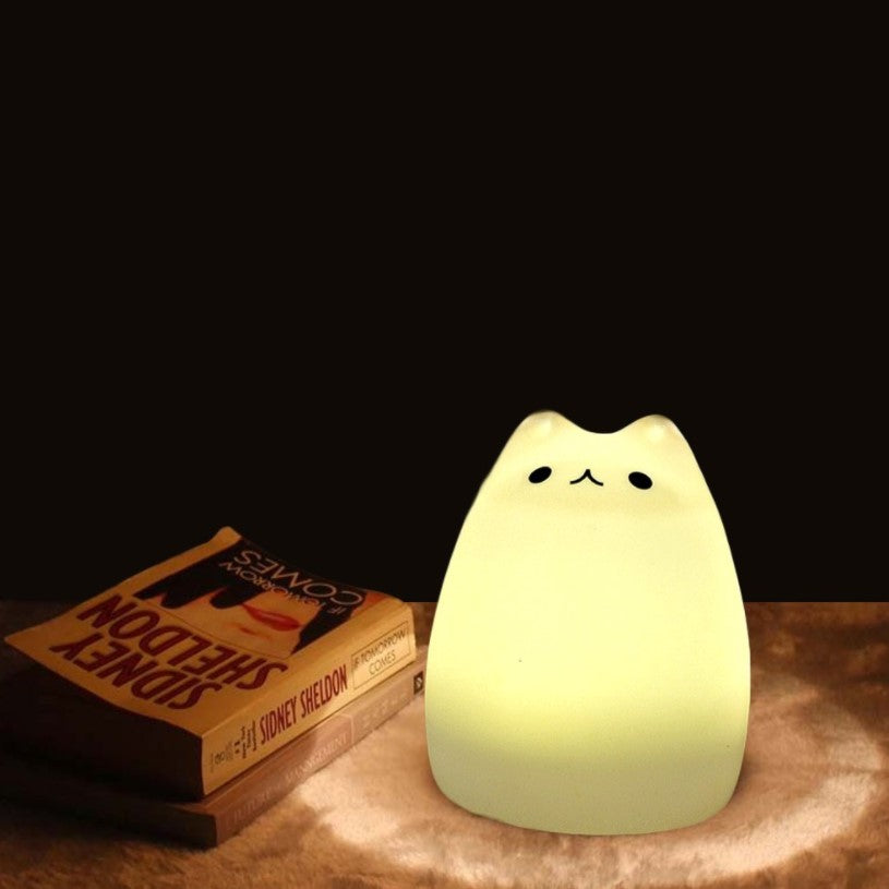 Lampa de veghe LED pisicuta jucausa multicolora din silicon moale, control prin telecomanda