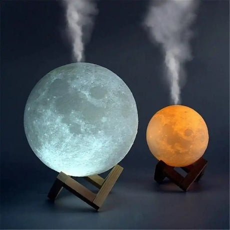 Lampa luna, umidificator, 3D, aromaterapie, purificator aer, reincarcabila, 880 ml, cu acumulator, 3 culori lumina, cu stand lemn - BUZ.RO