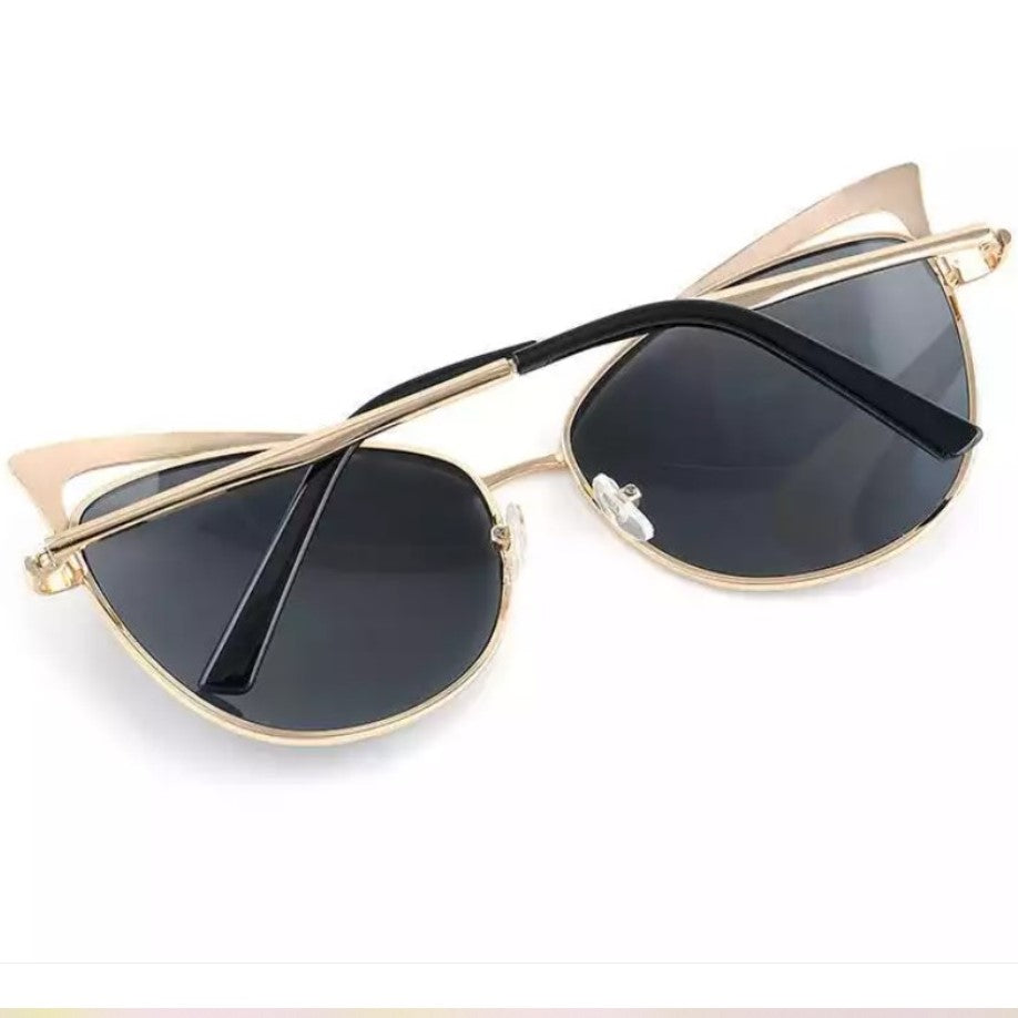 Ochelari de soare dama, cat eye, lentila neagra, rama aurie