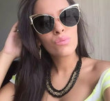 Ochelari de soare dama, cat eye, lentila neagra, rama aurie