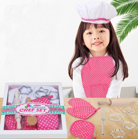 Set bucatarie copii roz cu sort, palarie,sucitor si alte accesorii , 11 piese - BUZ.RO
