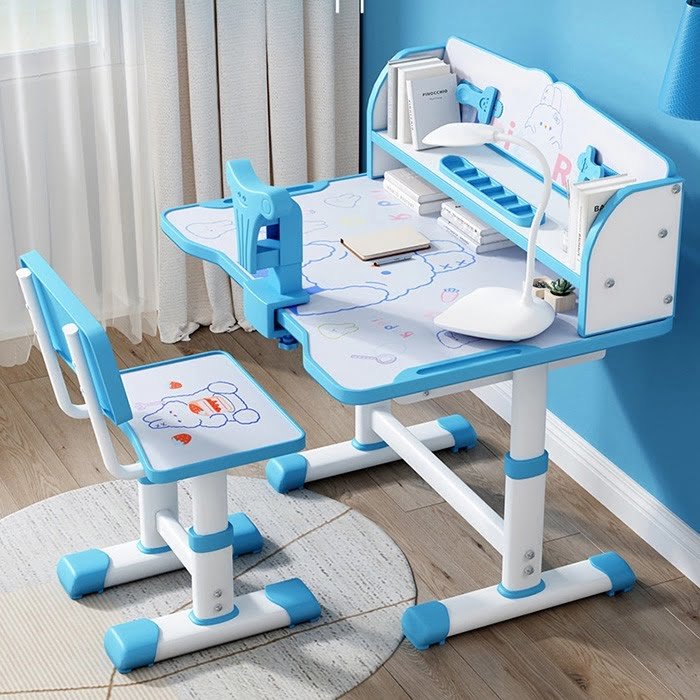 Set de masa si scaun pentru copii, ajustabile, cu lampa inclusa, compartimentat, de culoare albastru - BUZ.RO