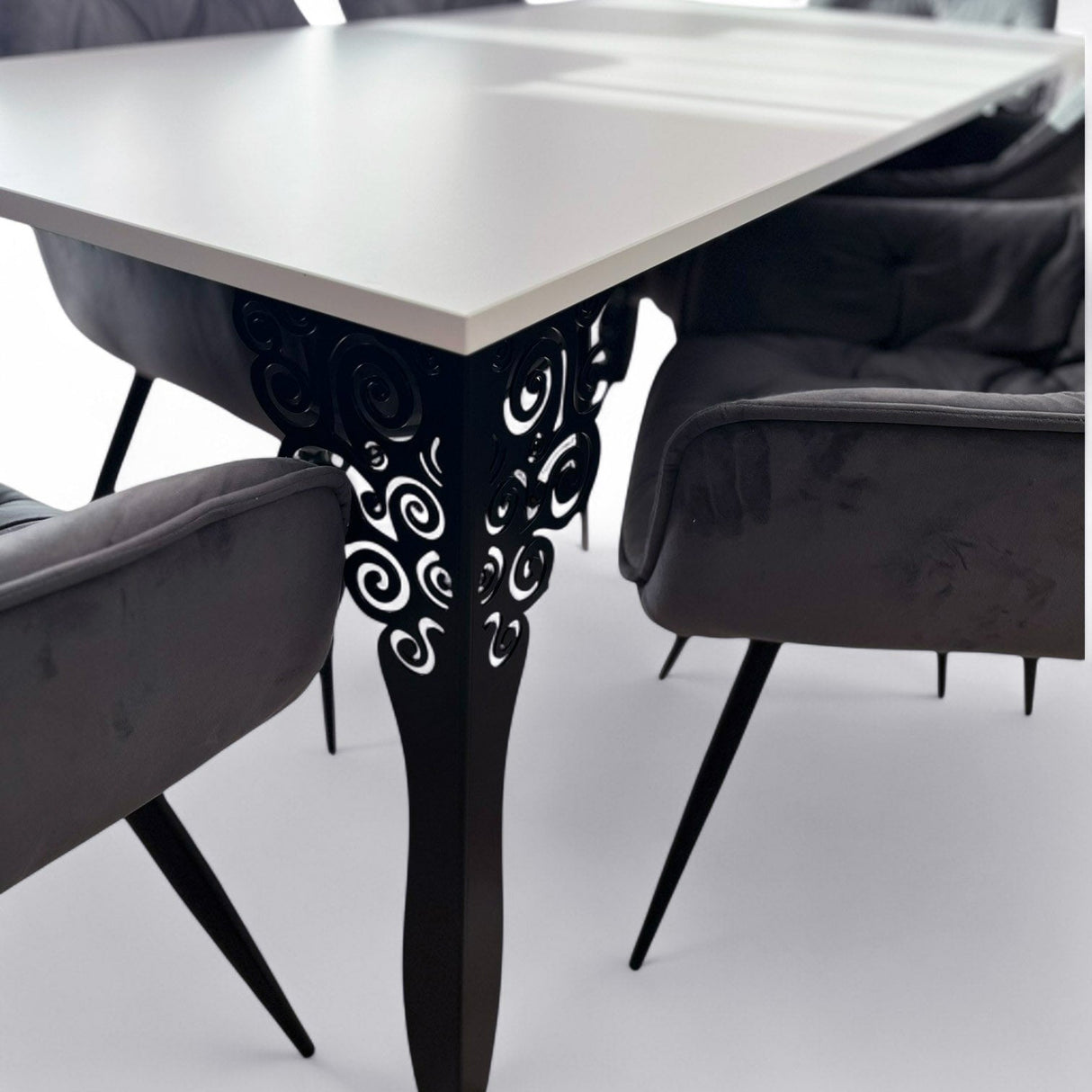 Set masa cu scaune bucatarie, dining, living, sufragerie, blat alb cu picioare metalice negre, scaune husa catifea gri, 6 persoane, Iasmina - BUZ.RO