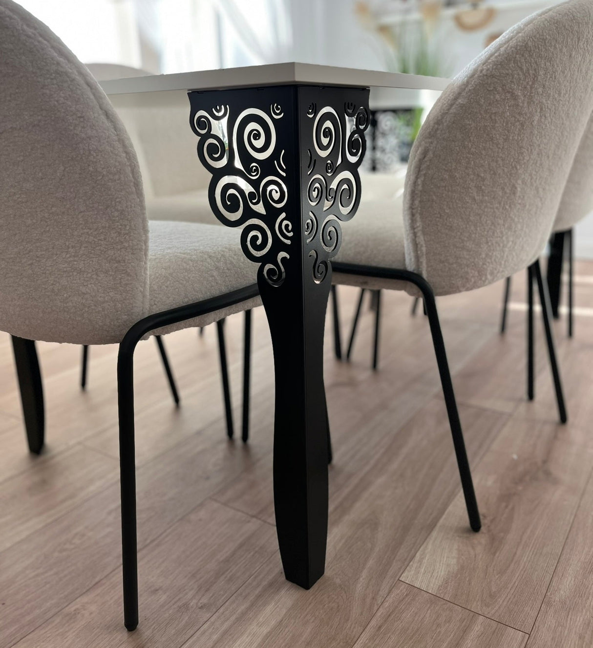 Set masa cu scaune bucatarie, dining, living, sufragerie, blat din pal cu picioare metalice negre, scaune husa plus alb, 6 persoane, Nicoleta - BUZ.RO