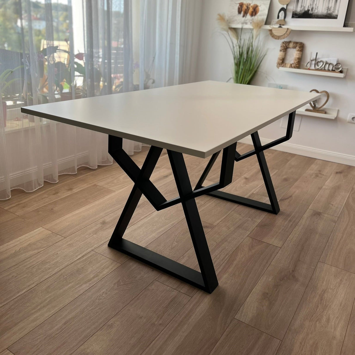 Set masa cu scaune bucatarie, dining, living, sufragerie, blat din pal cu picioare metalice, scaune husa catifea gri, 4 persoane, Alina - BUZ.RO