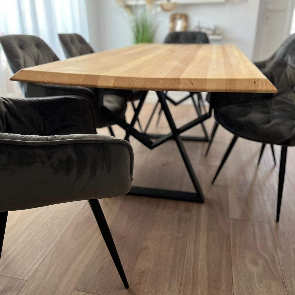 Set masa cu scaune bucatarie, dining,living, sufragerie, blat din lemn masiv cu picioare metalice moderne,scaune gri, 6 persoane, set Bianca - BUZ.RO