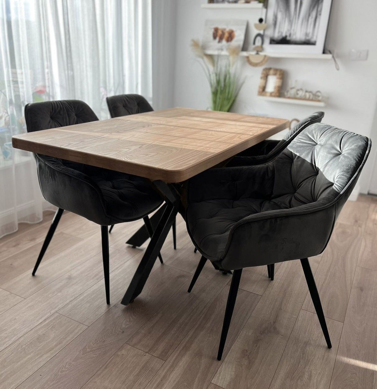 Set masa cu scaune bucatarie, dining,living, sufragerie, blat din lemn masiv cu picioare metalice, scaune husa gri, 4 - 6 persoane, Olivia - BUZ.RO