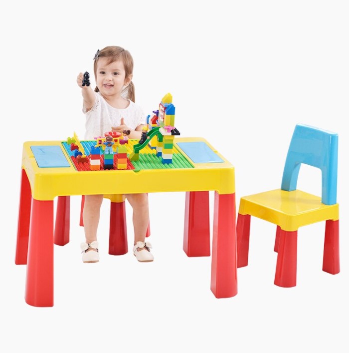 Masuta cu scaune copii, masa lego si 2 scaune, spatiu depozitare, picioare antiderapante, multicolor