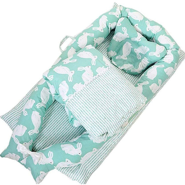 Set patut portabil, bebe baby nest cu lenjerie, perna, bumper protectie anti - alunecare, verde cu iepuri gri - BUZ.RO