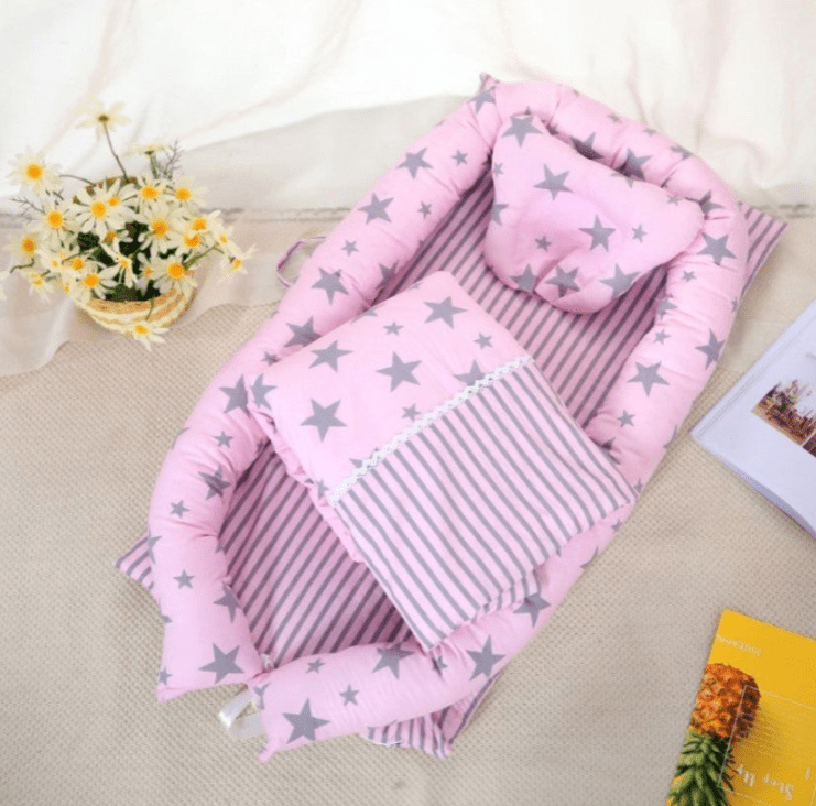 Set patut portabil, bebe baby nest cu lenjerie, perna, bumper protectie anti - alunecare, verde cu iepuri gri - BUZ.RO