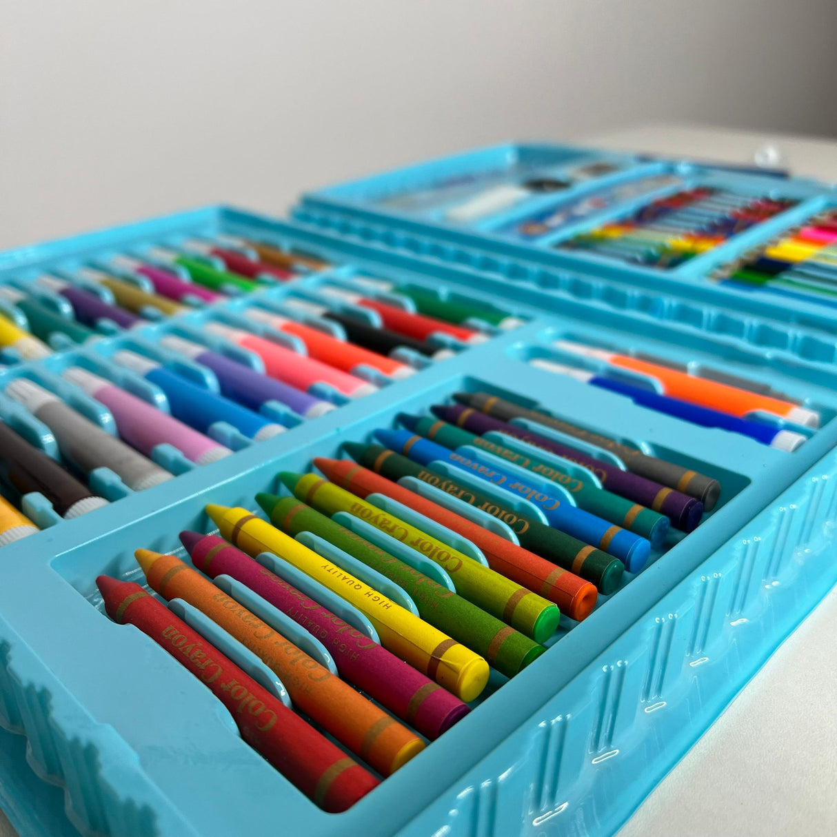 Set trusa desen copii , multicolora , interactiva , creioane , carioci , acuarele ,208 piese albastru - 208 piese - BUZ.RO